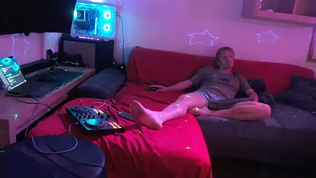 davidgntxxxxx online show from May 16, 2026, 10:36 am