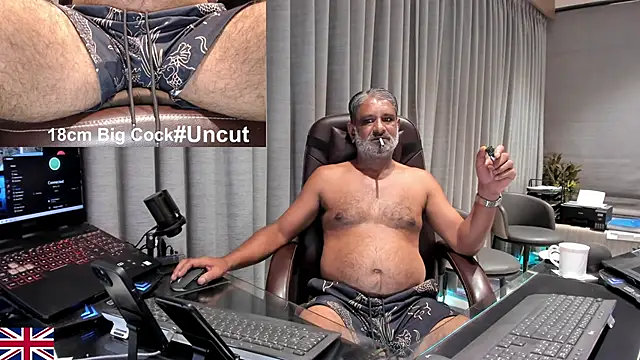 Snapshot of OnlineBossUK chatting on May 15, 2026, 5:16 am OnlineBossUK online show from May 15, 2026, 5:16 am