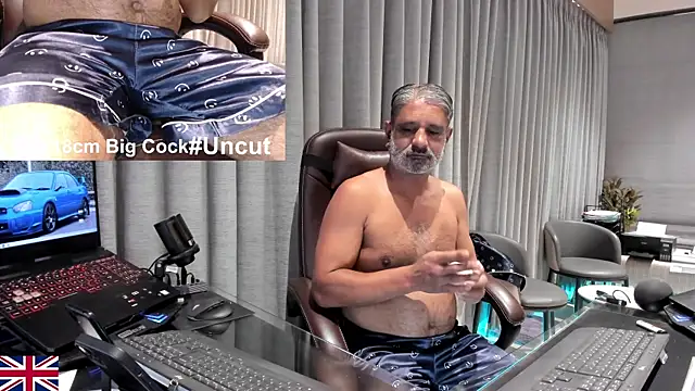 Snapshot of OnlineBossUK chatting on April 16, 2026, 8:48 am OnlineBossUK online show from April 16, 2026, 8:48 am