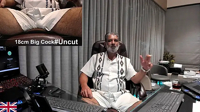 Snapshot of OnlineBossUK chatting on April 18, 2026, 7:58 pm OnlineBossUK online show from April 18, 2026, 7:58 pm