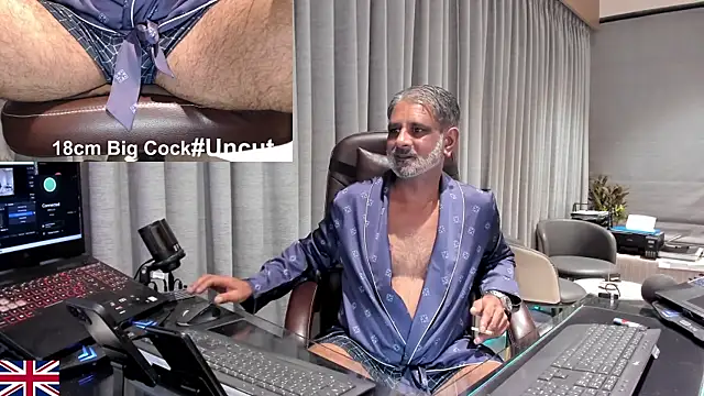 Snapshot of OnlineBossUK chatting on May 21, 2026, 5:32 pm OnlineBossUK online show from May 21, 2026, 5:32 pm