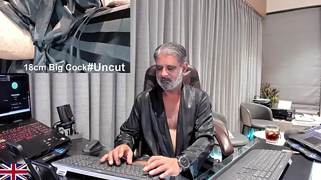 Snapshot of OnlineBossUK chatting on April 27, 2026, 2:53 am OnlineBossUK online show from April 27, 2026, 2:53 am