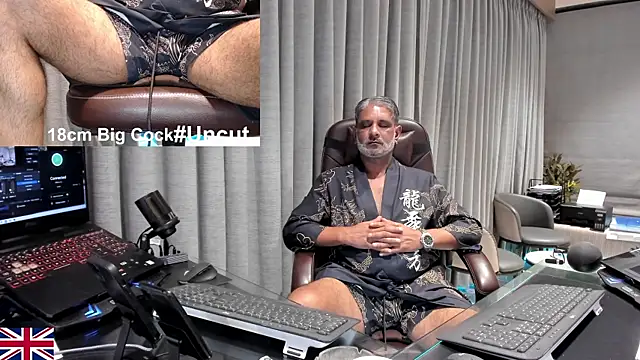 Snapshot of OnlineBossUK chatting on May 7, 2026, 12:26 am OnlineBossUK online show from May 7, 2026, 12:26 am