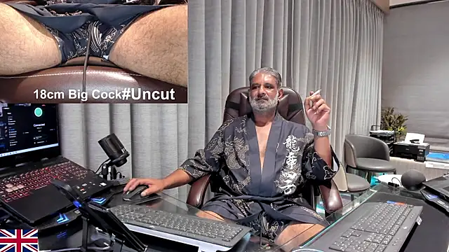Snapshot of OnlineBossUK chatting on May 14, 2026, 5:04 am OnlineBossUK online show from May 14, 2026, 5:04 am