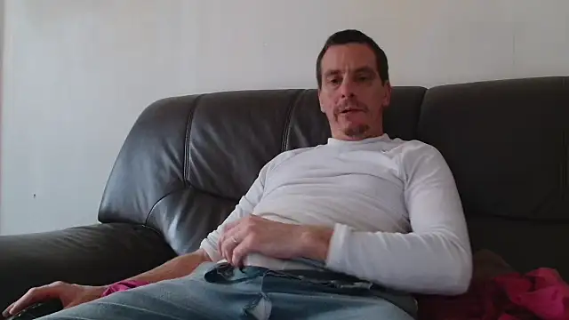 Snapshot of cloupefun chatting on October 28, 2025, 8:02 am cloupefun online show from October 28, 2025, 8:02 am