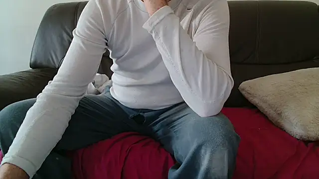 Snapshot of cloupefun chatting on October 31, 2025, 12:46 pm cloupefun online show from October 31, 2025, 12:46 pm