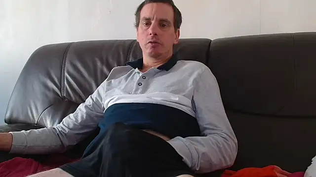 Snapshot of cloupefun chatting on November 15, 2025, 12:53 pm cloupefun online show from November 15, 2025, 12:53 pm