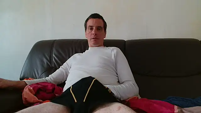 Snapshot of cloupefun chatting on November 12, 2025, 12:42 pm cloupefun online show from November 12, 2025, 12:42 pm