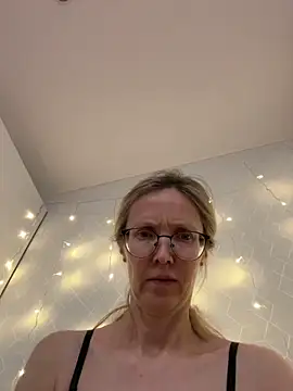 angelmommu online show from February 23, 2026, 12:17 pm