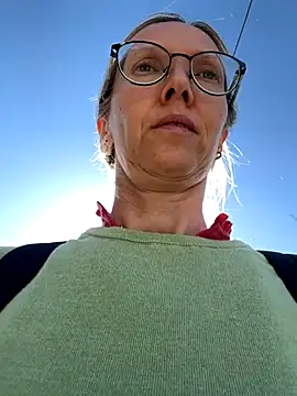 angelmommu online show from October 4, 2025, 9:55 am