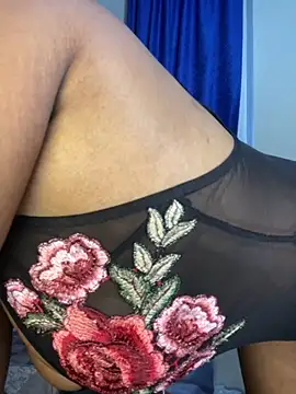 Snapshot of bigbooobs3 chatting on October 28, 2025, 6:01 am bigbooobs3 online show from October 28, 2025, 6:01 am