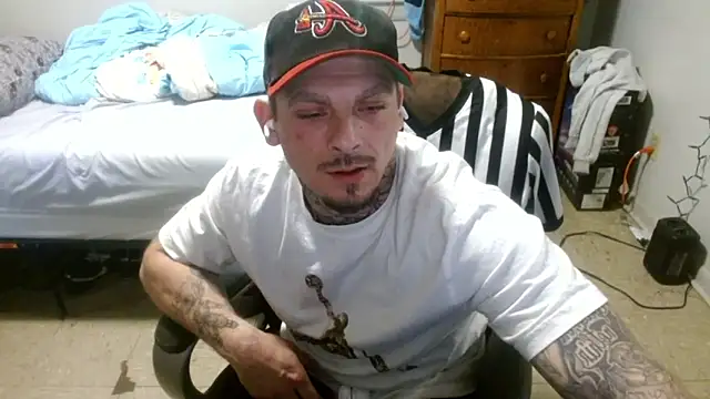 Snapshot of DADDY_KANE8--- chatting on May 8, 2026, 10:35 pm DADDY KANE8--- online show from May 8, 2026, 10:35 pm