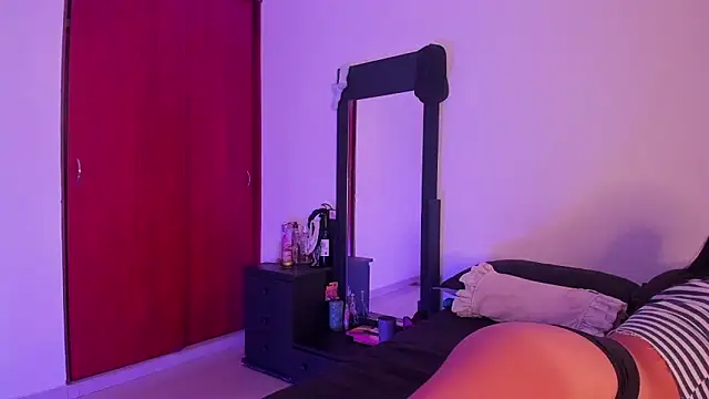 Snapshot of little_kayla_ chatting on February 5, 2025, 4:16 am little kayla online show from February 5, 2025, 4:16 am