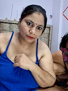 MOM-SUN-COUPLE online show from March 22, 2025, 10:39 am