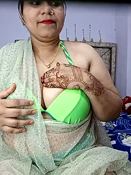 MOM-SUN-COUPLE online show from February 11, 2025, 4:13 pm