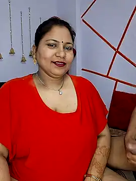 MOM-SUN-COUPLE online show from February 1, 2025, 4:32 pm