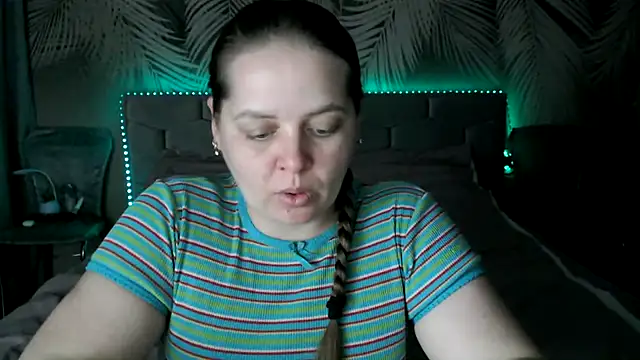 Snapshot of uliastar chatting on March 31, 2026, 7:21 am uliastar online show from March 31, 2026, 7:21 am