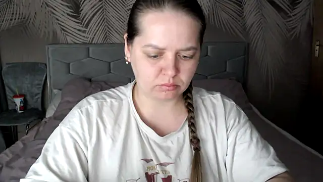 uliastar online show from March 21, 2025, 5:21 am