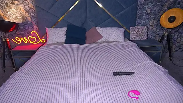 KimberlyWorld online show from February 9, 2026, 1:42 pm