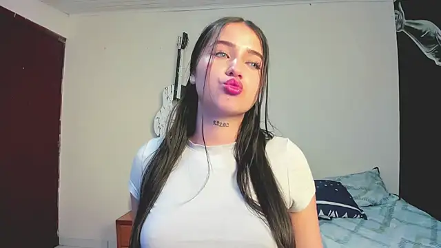 Snapshot of Hott_Hanna chatting on March 14, 2025, 5:05 am Hott Hanna online show from March 14, 2025, 5:05 am