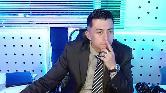 Snapshot of Darko0717 chatting on December 4, 2025, 12:48 pm Darko0717 online show from December 4, 2025, 12:48 pm