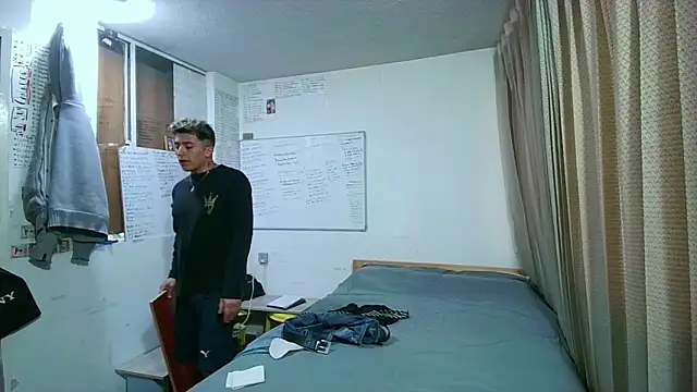 Snapshot of Darko0717 chatting on November 16, 2025, 1:05 pm Darko0717 online show from November 16, 2025, 1:05 pm