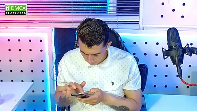 Snapshot of Darko0717 chatting on October 25, 2025, 2:17 pm Darko0717 online show from October 25, 2025, 2:17 pm