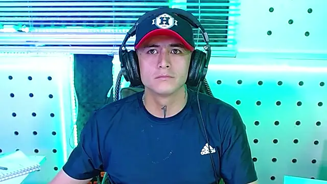 Snapshot of Darko0717 chatting on December 5, 2025, 1:49 am Darko0717 online show from December 5, 2025, 1:49 am