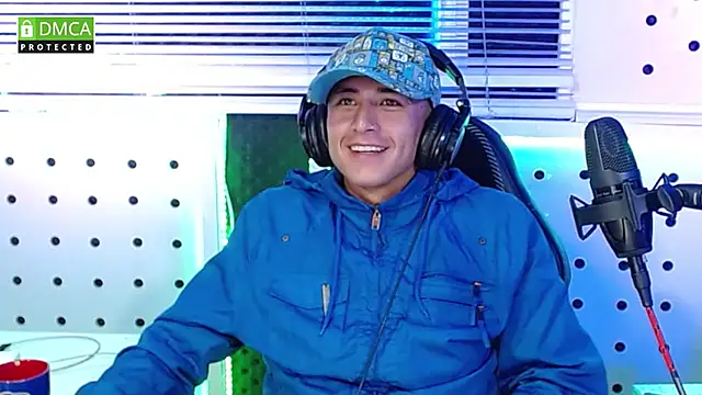 Snapshot of Darko0717 chatting on October 19, 2025, 12:13 am Darko0717 online show from October 19, 2025, 12:13 am