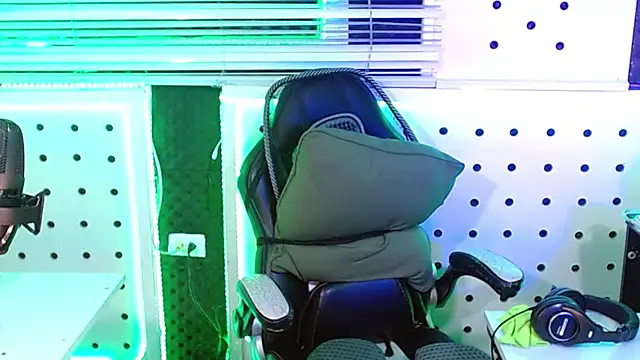 Snapshot of Darko0717 chatting on November 24, 2025, 1:44 pm Darko0717 online show from November 24, 2025, 1:44 pm