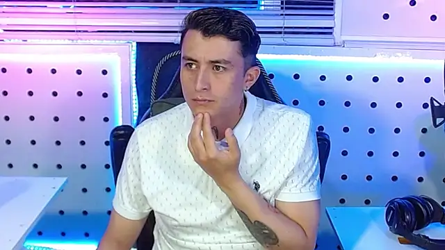 Snapshot of Darko0717 chatting on October 27, 2025, 11:49 pm Darko0717 online show from October 27, 2025, 11:49 pm