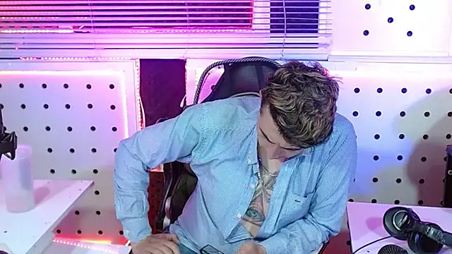 Snapshot of Darko0717 chatting on November 4, 2025, 11:41 pm Darko0717 online show from November 4, 2025, 11:41 pm