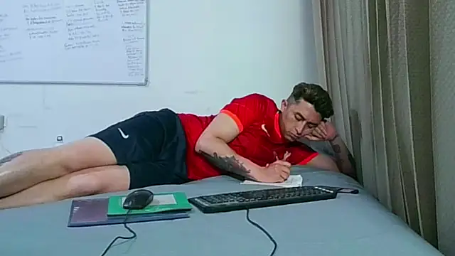 Snapshot of Darko0717 chatting on November 9, 2025, 2:26 am Darko0717 online show from November 9, 2025, 2:26 am