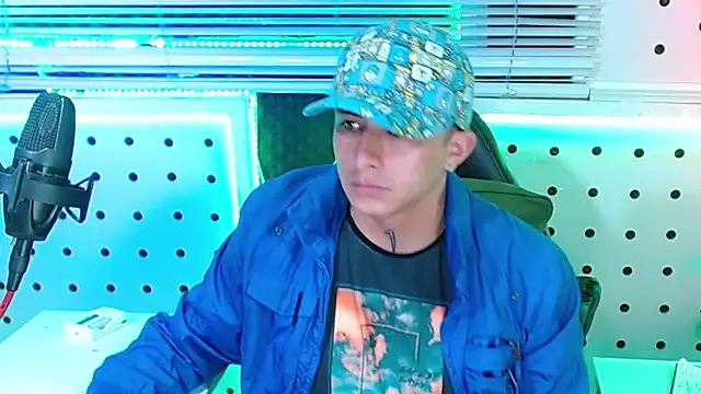 Snapshot of Darko0717 chatting on December 22, 2025, 6:19 pm Darko0717 online show from December 22, 2025, 6:19 pm