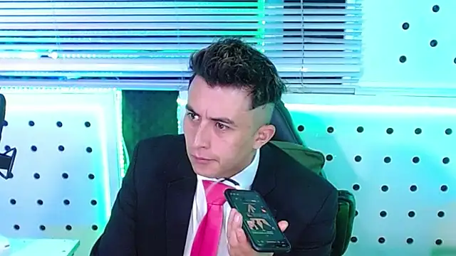 Snapshot of Darko0717 chatting on December 17, 2025, 12:54 pm Darko0717 online show from December 17, 2025, 12:54 pm