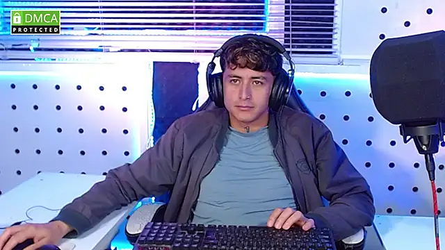 Snapshot of Darko0717 chatting on October 12, 2025, 4:41 pm Darko0717 online show from October 12, 2025, 4:41 pm