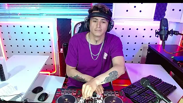 Snapshot of Darko0717 chatting on October 25, 2025, 2:11 am Darko0717 online show from October 25, 2025, 2:11 am