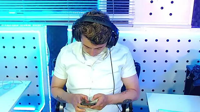 Snapshot of Darko0717 chatting on November 13, 2025, 2:10 pm Darko0717 online show from November 13, 2025, 2:10 pm