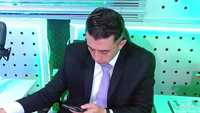 Snapshot of Darko0717 chatting on December 21, 2025, 3:47 pm Darko0717 online show from December 21, 2025, 3:47 pm