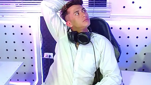 Snapshot of Darko0717 chatting on November 8, 2025, 12:14 am Darko0717 online show from November 8, 2025, 12:14 am