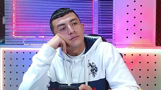 Snapshot of Darko0717 chatting on February 28, 2026, 11:48 pm Darko0717 online show from February 28, 2026, 11:48 pm