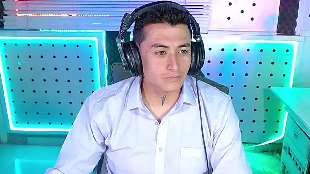 Snapshot of Darko0717 chatting on February 4, 2026, 6:03 pm Darko0717 online show from February 4, 2026, 6:03 pm