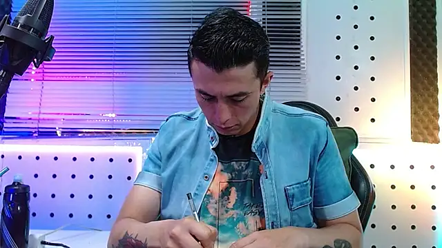 Snapshot of Darko0717 chatting on April 4, 2026, 4:24 pm Darko0717 online show from April 4, 2026, 4:24 pm