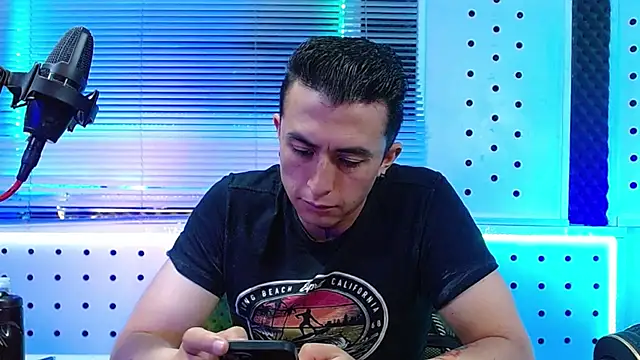 Snapshot of Darko0717 chatting on March 28, 2026, 2:40 pm Darko0717 online show from March 28, 2026, 2:40 pm