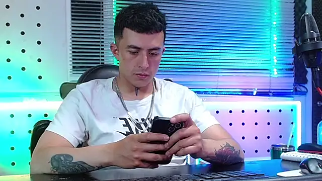 Snapshot of Darko0717 chatting on March 19, 2026, 2:22 am Darko0717 online show from March 19, 2026, 2:22 am