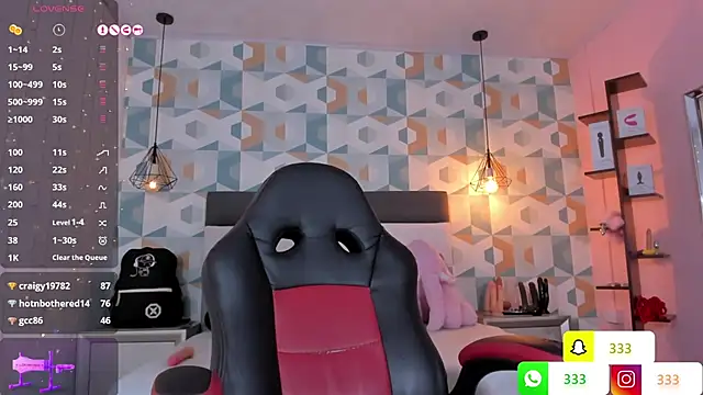 Snapshot of LIA_ROUX1 chatting on March 10, 2025, 9:01 am LIA ROUX1 online show from March 10, 2025, 9:01 am