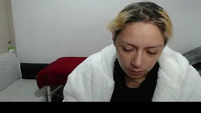 Snapshot of MommyMiaWs chatting on March 17, 2025, 12:46 pm MommyMiaWs online show from March 17, 2025, 12:46 pm