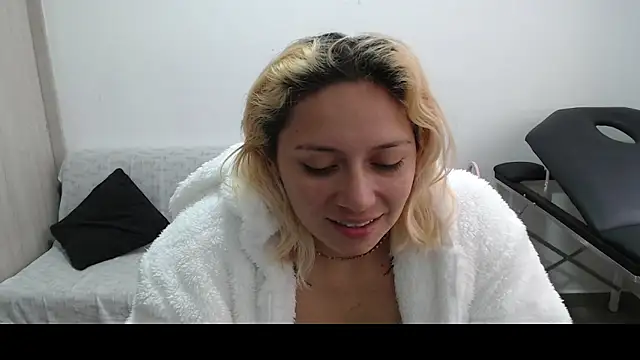 Snapshot of MommyMiaWs chatting on March 7, 2025, 5:17 pm MommyMiaWs online show from March 7, 2025, 5:17 pm