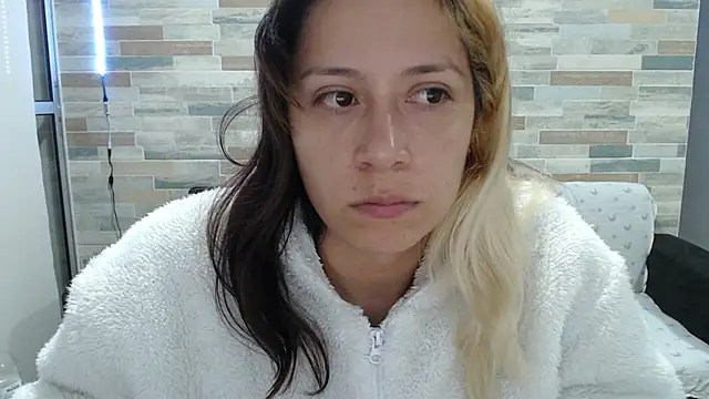 Snapshot of MommyMiaWs chatting on October 3, 2025, 2:37 am MommyMiaWs online show from October 3, 2025, 2:37 am