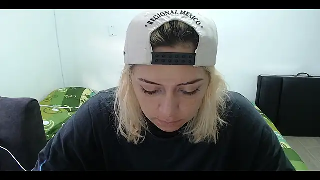 Snapshot of MommyMiaWs chatting on February 21, 2025, 12:17 pm MommyMiaWs online show from February 21, 2025, 12:17 pm